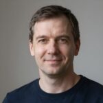 Эксперт по криптовалюте Дмитрий Кольцов, представляющий компанию Платин Коин Свет в профессиональном портрете